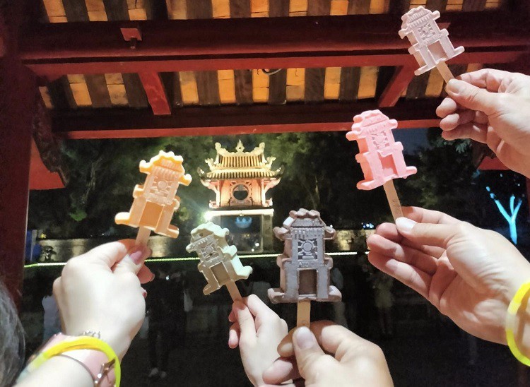 Kem hình tháp Rùa Văn Miếu thành hot trend khách mua check in khắp Hà Nội