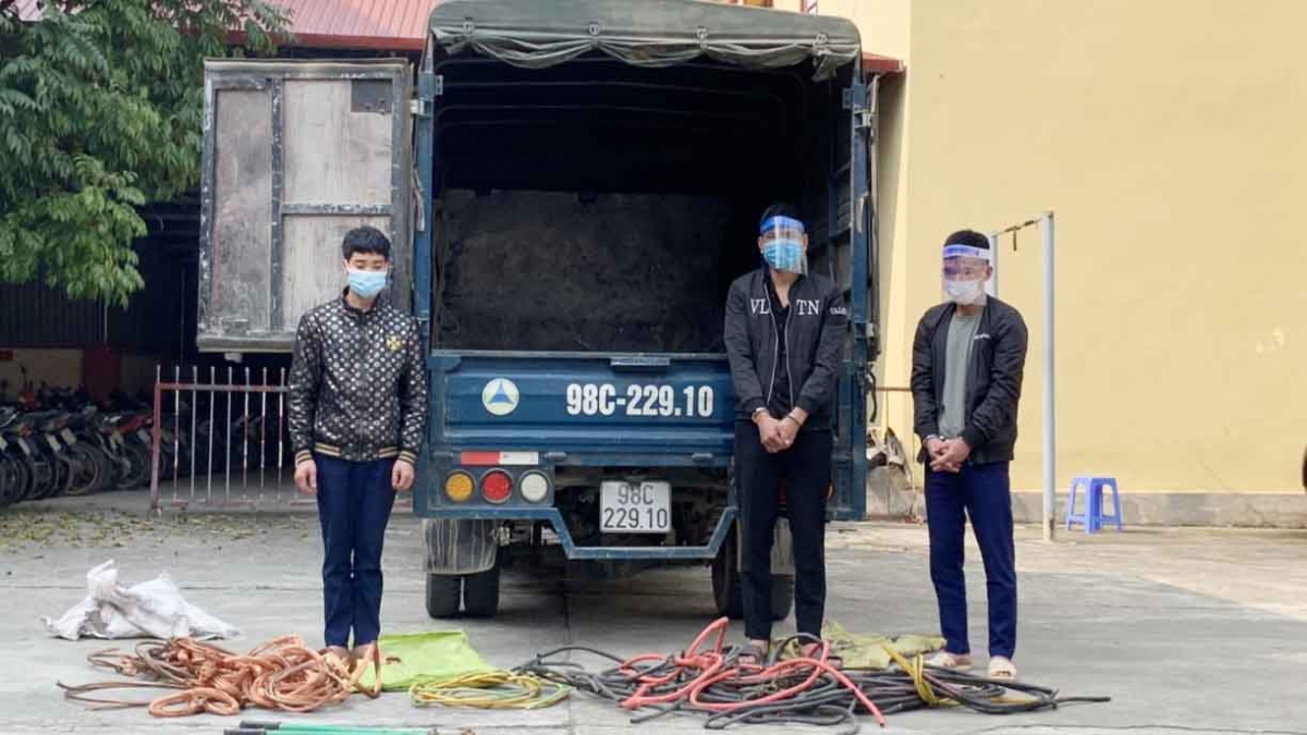 3 đối tượng cùng tang vật trộm cắp tại cơ quan công an