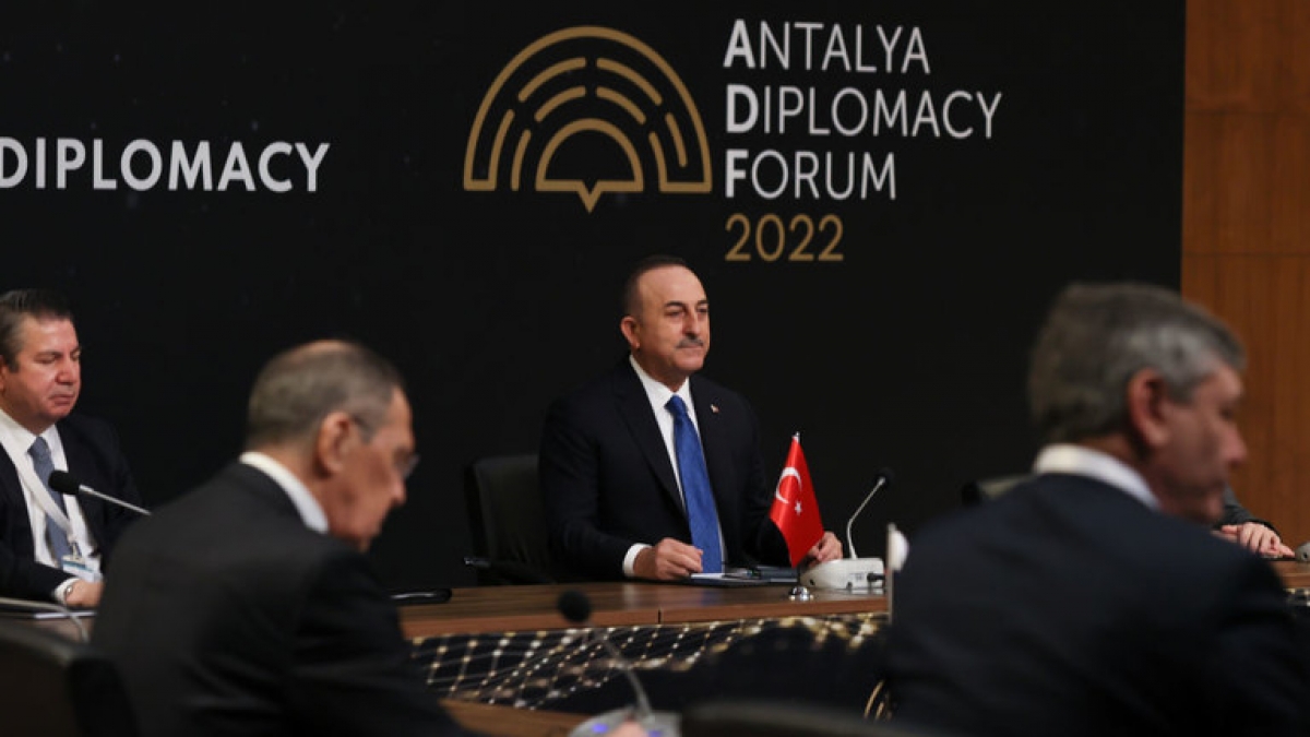 Ngoại trưởng Thổ Nhĩ Kỳ tham gia cuộc gặp 3 bên Nga-Thổ-Ukraine tại Antalya ngày 10/3/2022. Ảnh: Getty
