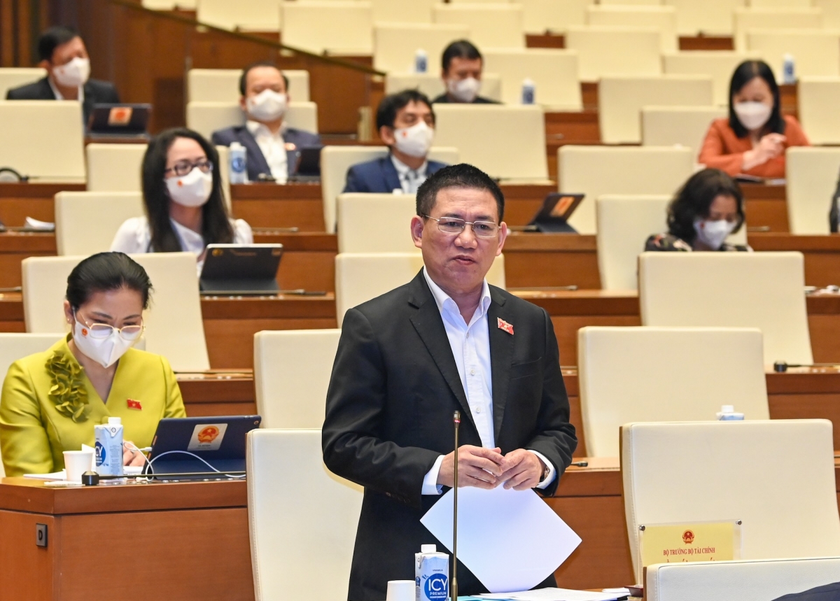 Bộ trưởng Bộ Tài chính Hồ Đức Phớc trả lời chất vấn của đại biểu Quốc hội tại Đợt 1 phiên họp thứ 9