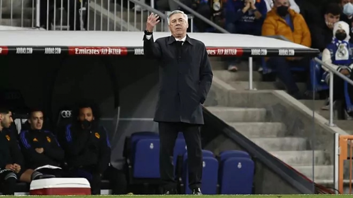 HLV Ancelotti nhận lỗi sau trận Real Madrid thua Barca 0-4. (Ảnh: Getty).