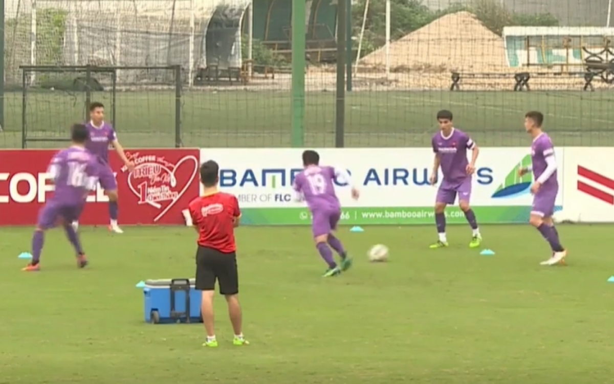 Đào Văn Nam tập cùng nhóm với Thành Chung, Quang Hải, Hùng Dũng và Adriano Schmidt.