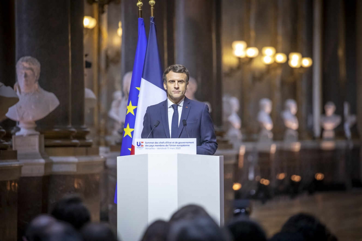 Cuộc chiến tại Ukraine đưa đất nước Pháp và Tổng thống Macron vào một cuộc bầu cử lịch sử. (Ảnh: Le Monde)