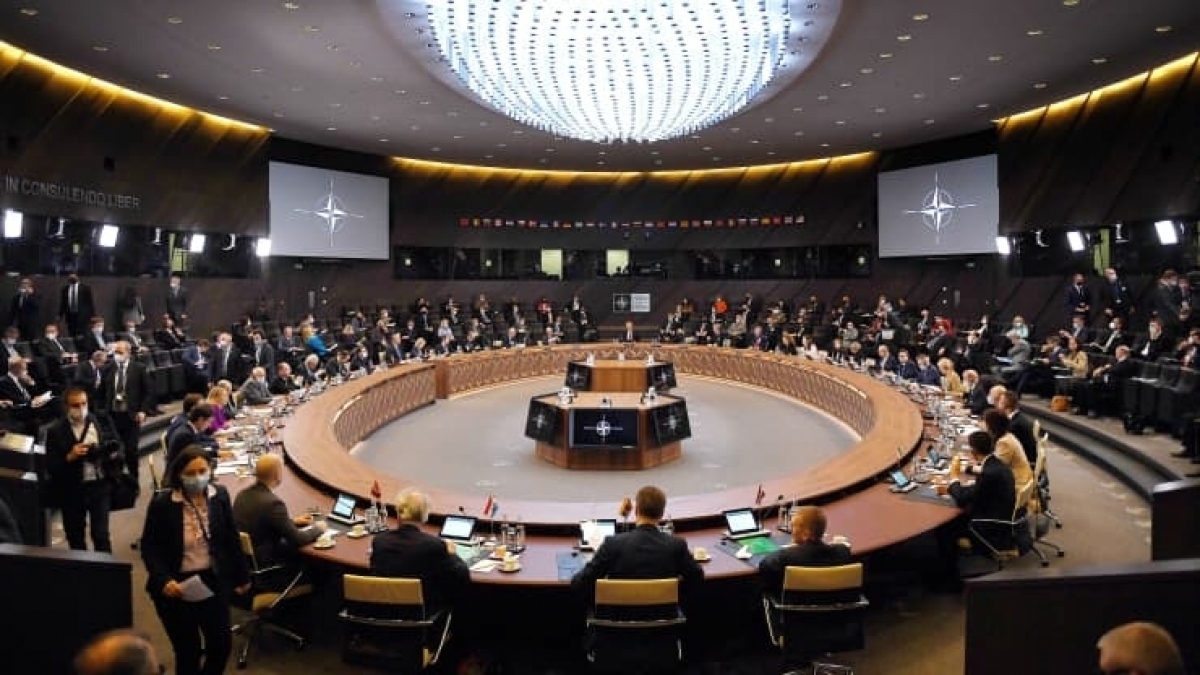 Bộ trưởng Ngoại giao các nước thuộc NATO tại cuộc họp về tình hình Ukraine ở Brussels, Bỉ, ngày 4/3. Ảnh: AFP
