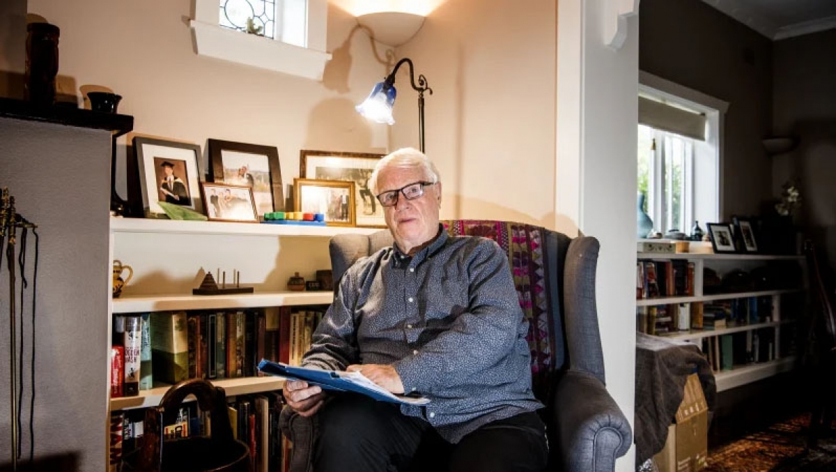 Giáo sư Malcolm Fisher là nạn nhân của một vụ lừa đảo qua mạng với số tiền thiệt hại lên đến 10.000 AUD. Nguồn: Steven Siewert