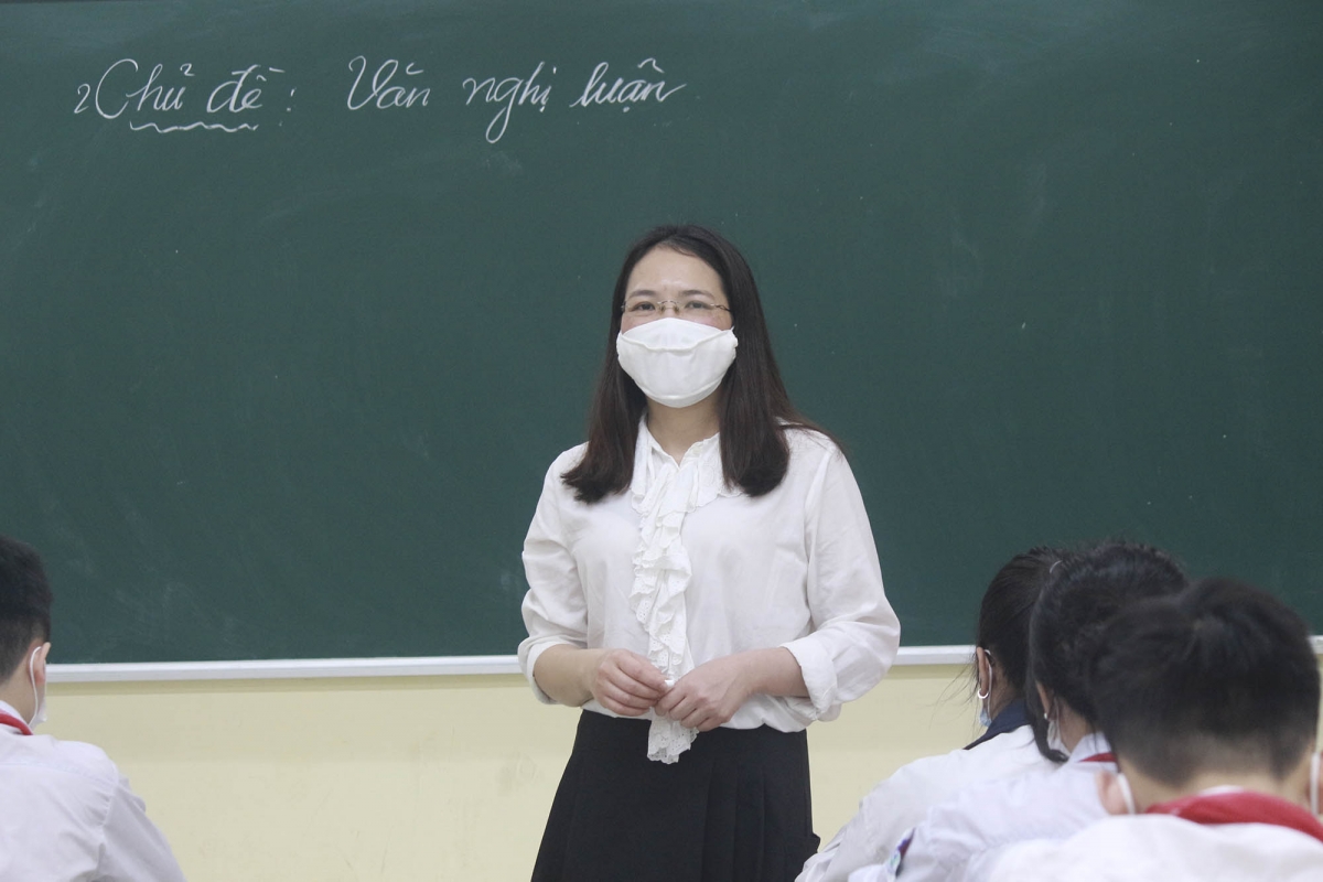 Cô Nguyễn Hoàng Anh trong tiết dạy môn Ngữ Văn lớp 9.
