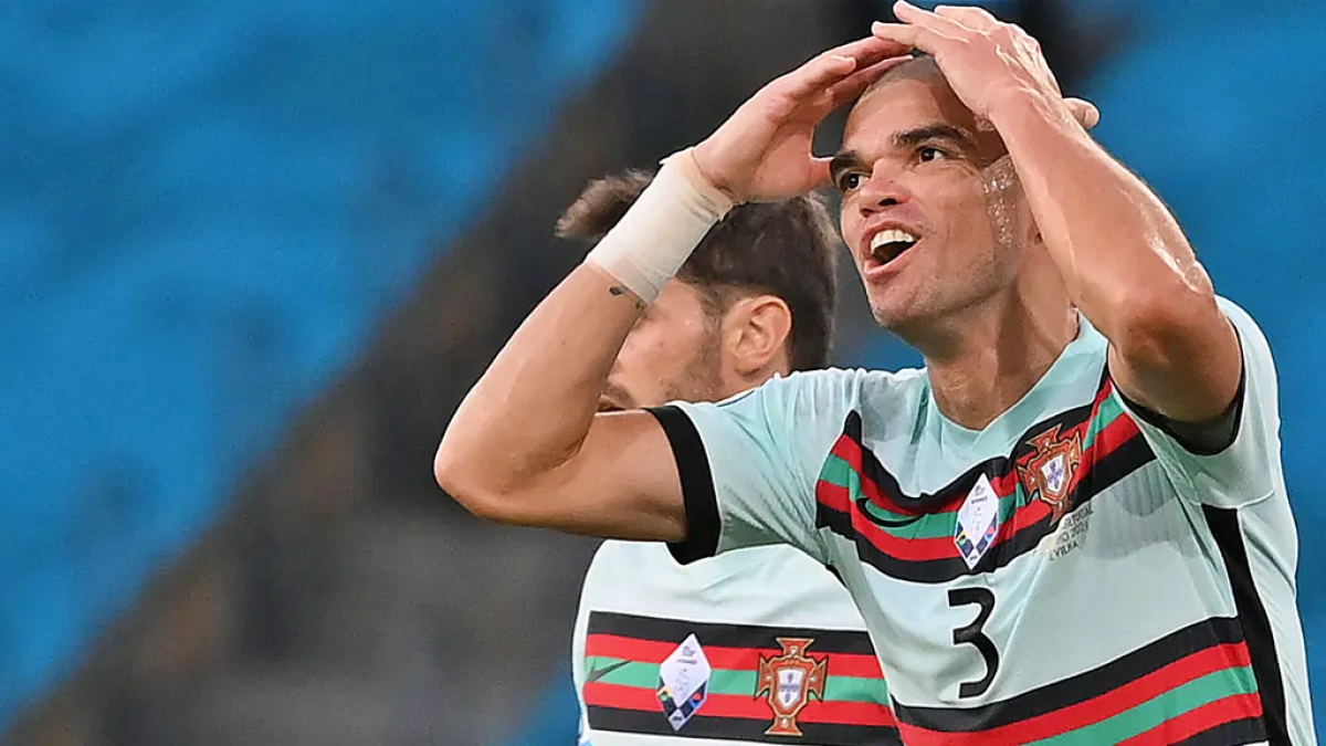 Pepe mắc Covid-19 trước thềm trận đấu với Thổ Nhĩ Kỳ (Ảnh: Getty).