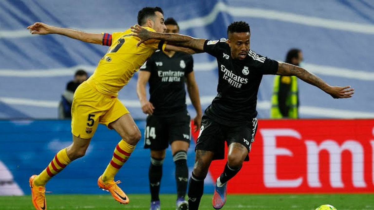 Real Madrid thua 0-4 trước Barca ở vòng 29 La Liga (Ảnh: Reuters).