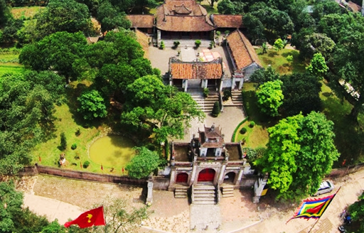  Di tích quốc gia đặc biệt Cổ Loa - Nơi đây không chỉ được biết đến với sự hình thành Nhà nước Âu Lạc (khoảng từ năm 208 - 179 trước Công nguyên) mà còn là nơi hội tụ 3 hệ giá trị: Lịch sử - sinh thái - nhân văn đặc sắc, tạo nên những giá trị độc đáo hiếm có. 