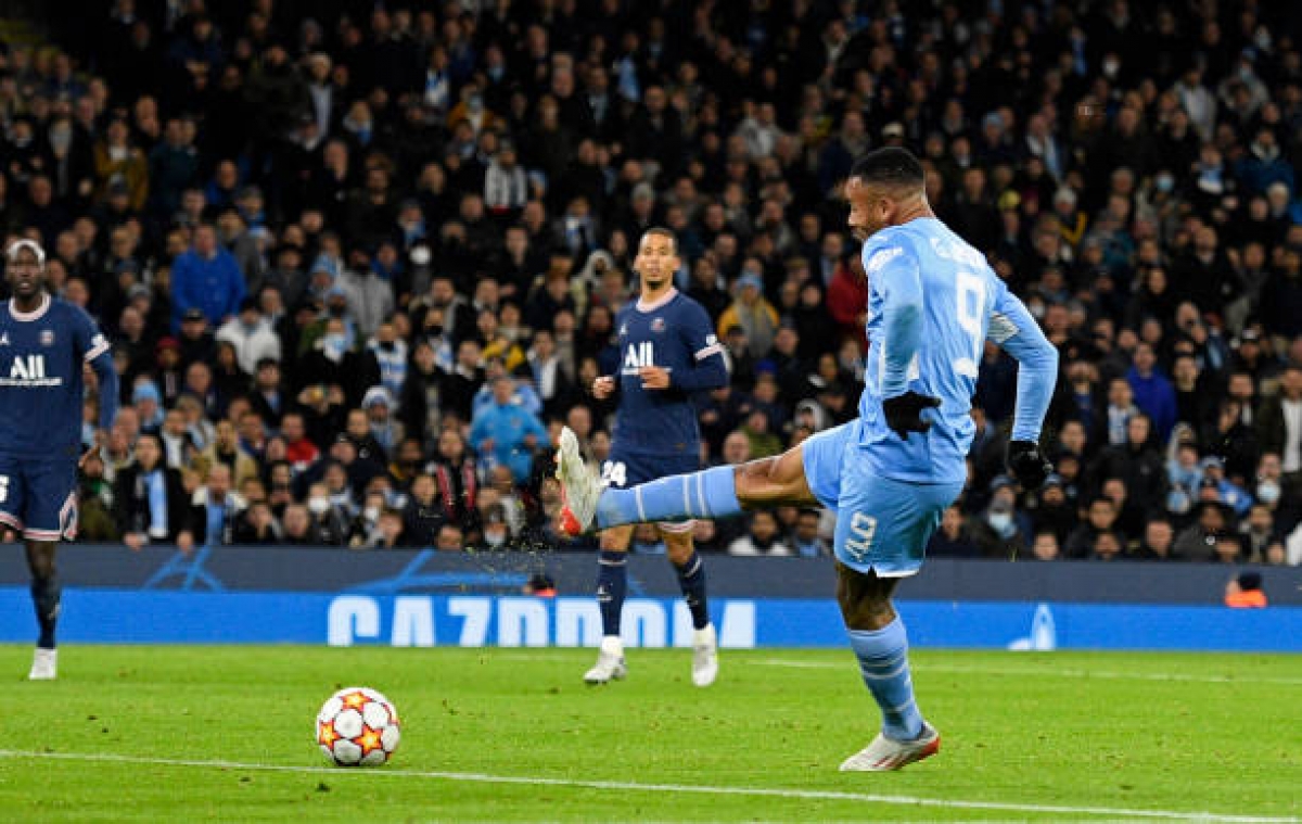 Gabriel Jesus ấn định chiến thắng 2-1 cho Man City (Ảnh: Internet)