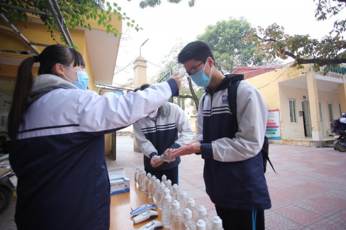 Học sinh các khối lớp 5, 6, 9, 10, 12 của 18 huyện, thị xã Hà Nội sẽ đi học tập trung kể từ ngày 08/11