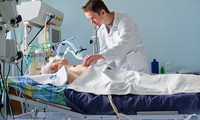 một ca bệnh covid-19 ở mỹ "thoát chết" nhờ điều trị bằng thuốc sốt rét hình 2