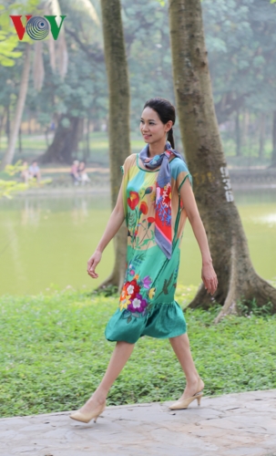 hong que do sac cung dan mau tai tuan le thoi trang viet nam 2019 hinh 9