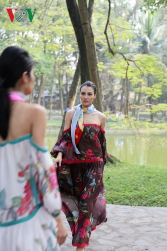 hong que do sac cung dan mau tai tuan le thoi trang viet nam 2019 hinh 8