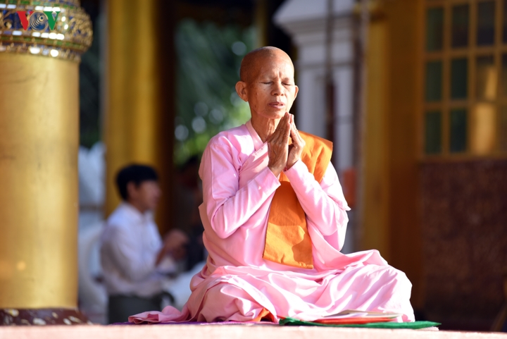 chua vang - ngoi chua phat giao linh thieng bac nhat myanmar hinh 16