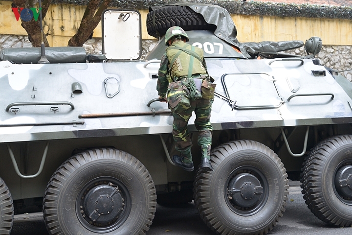 can canh xe thiet giap cho quan btr-60 trong bien che quan doi vn hinh 7
