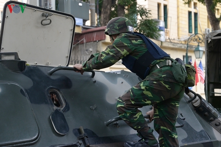 can canh xe thiet giap cho quan btr-60 trong bien che quan doi vn hinh 8