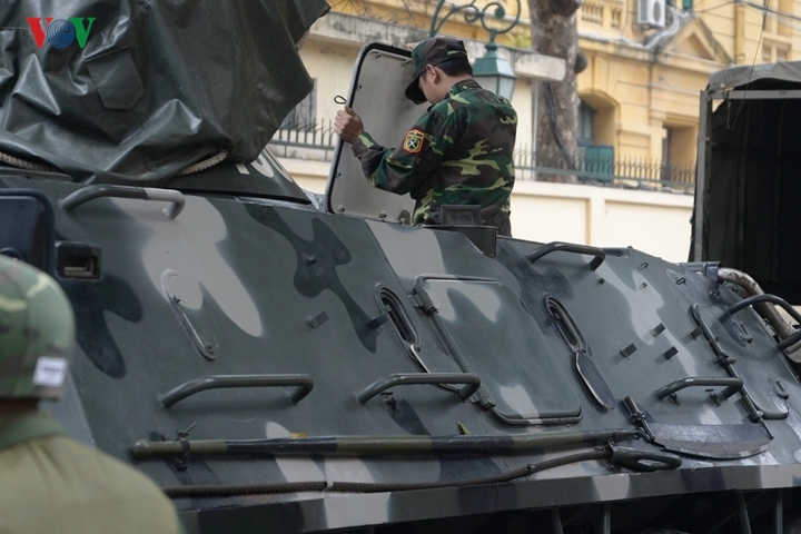 can canh xe thiet giap cho quan btr-60 trong bien che quan doi vn hinh 9