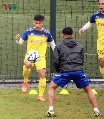 thay park "soi" u23 viet nam tap luyen, sap gach ten 6 nguoi nua hinh 11