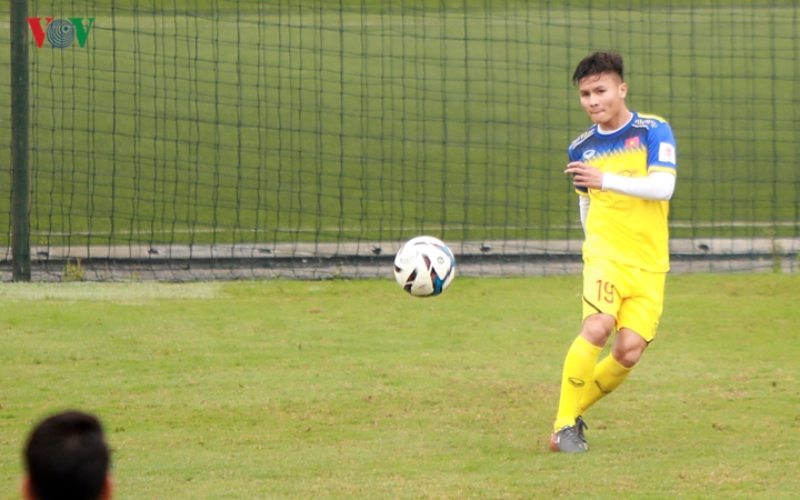 thay park "soi" u23 viet nam tap luyen, sap gach ten 6 nguoi nua hinh 12