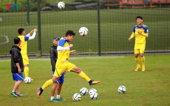 thay park "soi" u23 viet nam tap luyen, sap gach ten 6 nguoi nua hinh 13