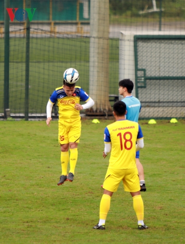 thay park "soi" u23 viet nam tap luyen, sap gach ten 6 nguoi nua hinh 14