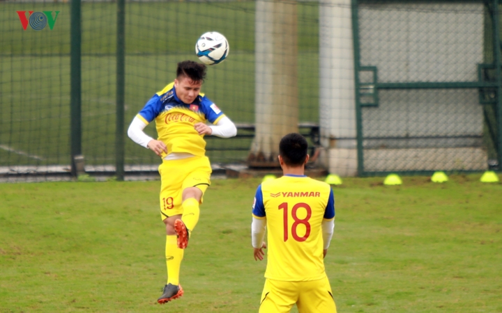 thay park "soi" u23 viet nam tap luyen, sap gach ten 6 nguoi nua hinh 15