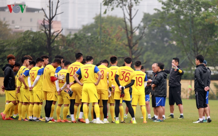 thay park "soi" u23 viet nam tap luyen, sap gach ten 6 nguoi nua hinh 1