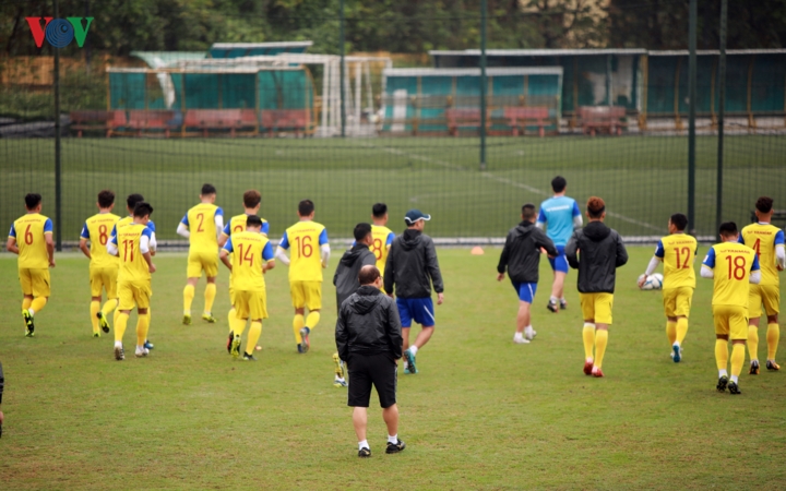 thay park "soi" u23 viet nam tap luyen, sap gach ten 6 nguoi nua hinh 2