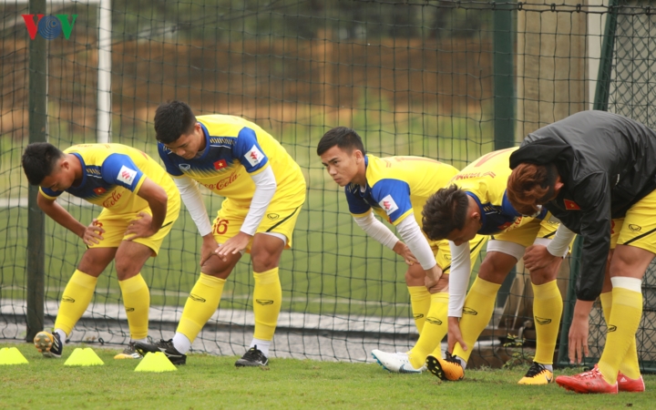 thay park "soi" u23 viet nam tap luyen, sap gach ten 6 nguoi nua hinh 3