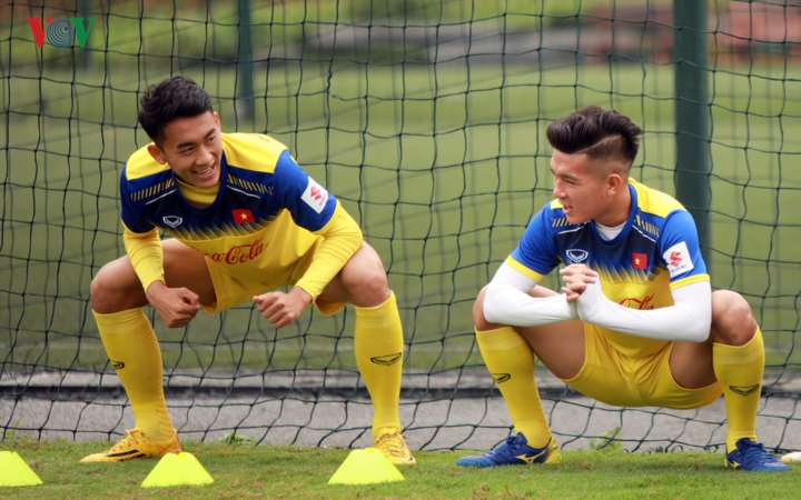 thay park "soi" u23 viet nam tap luyen, sap gach ten 6 nguoi nua hinh 4