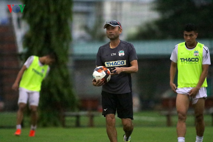 tuan anh, xuan truong doi mua tap luyen cung hagl quyet dau ha noi fc hinh 3