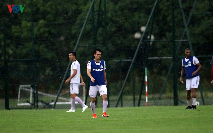 tuan anh, xuan truong doi mua tap luyen cung hagl quyet dau ha noi fc hinh 6