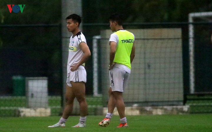 tuan anh, xuan truong doi mua tap luyen cung hagl quyet dau ha noi fc hinh 11