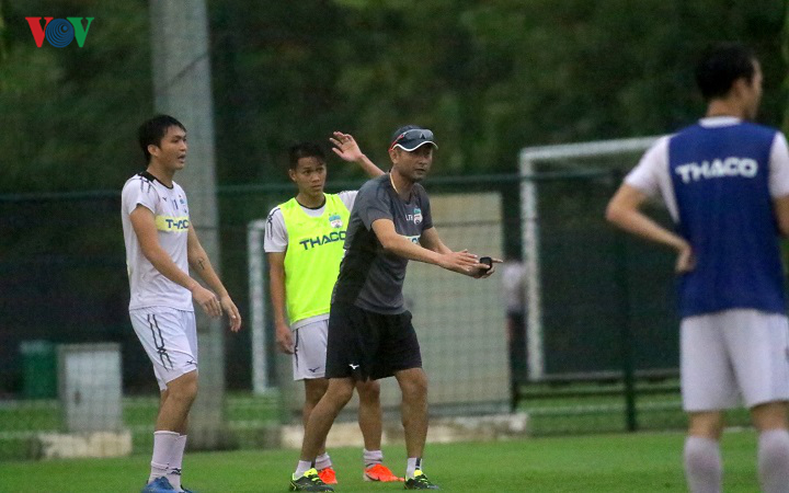 tuan anh, xuan truong doi mua tap luyen cung hagl quyet dau ha noi fc hinh 12