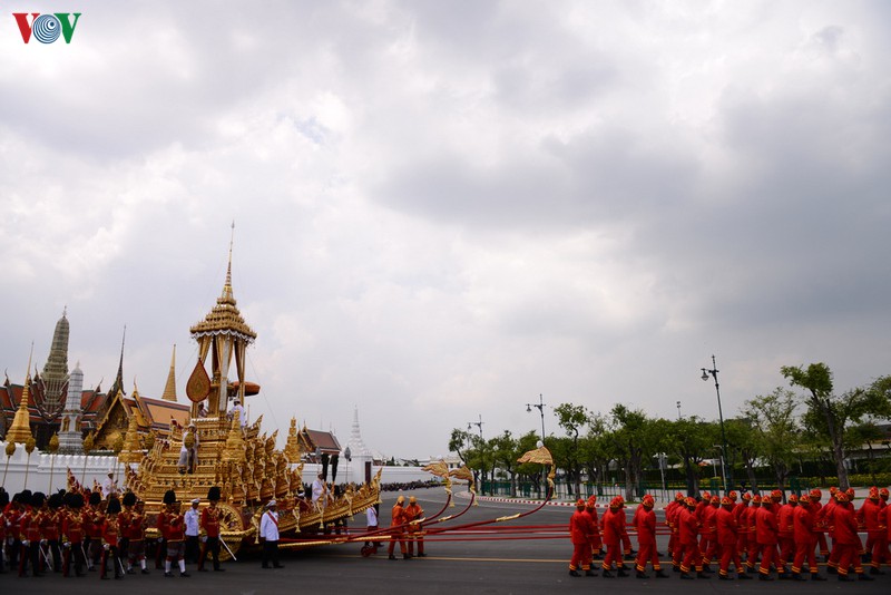 anh: nguoi dan thai lan tien biet vua rama ix  hinh 9