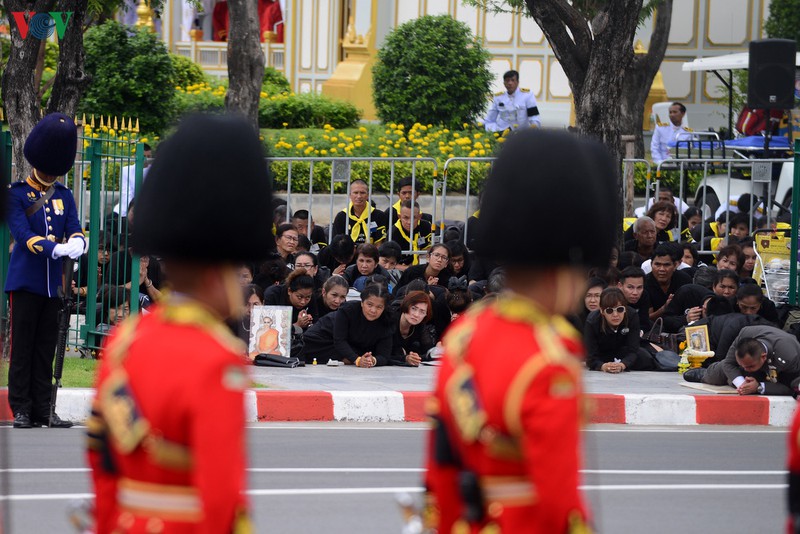 anh: nguoi dan thai lan tien biet vua rama ix  hinh 13