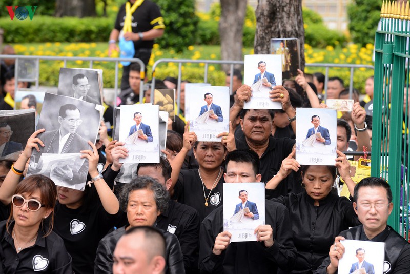 anh: nguoi dan thai lan tien biet vua rama ix  hinh 2