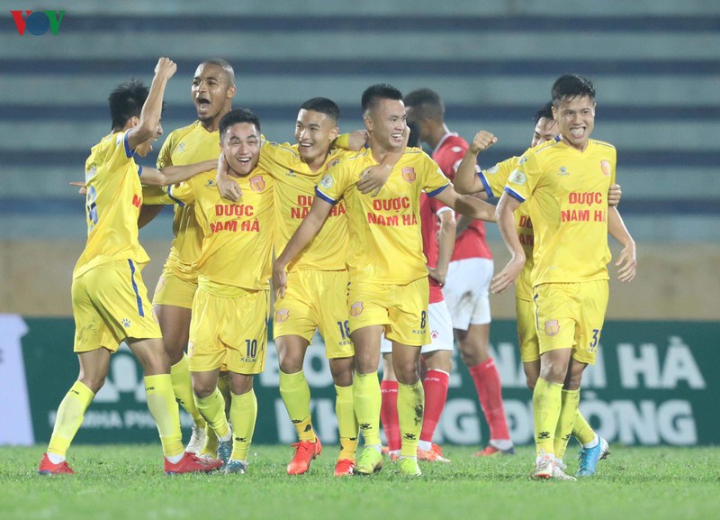 truc tiep vong 2 v-league 2020: slna 0-0 binh duong, nam dinh vs ha tinh: van duc dau tien linh hinh 11