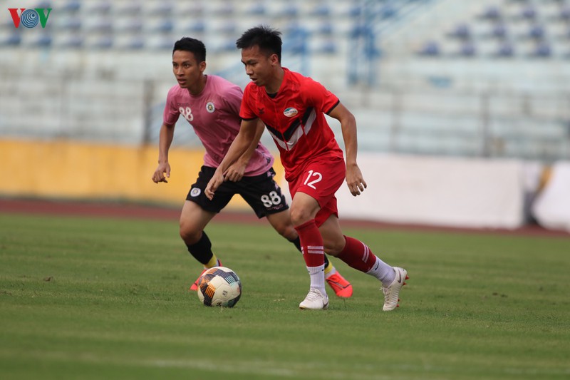 thay park tang qua sinh nhat que ngoc hai sau tran ha noi fc - viettel hinh 1