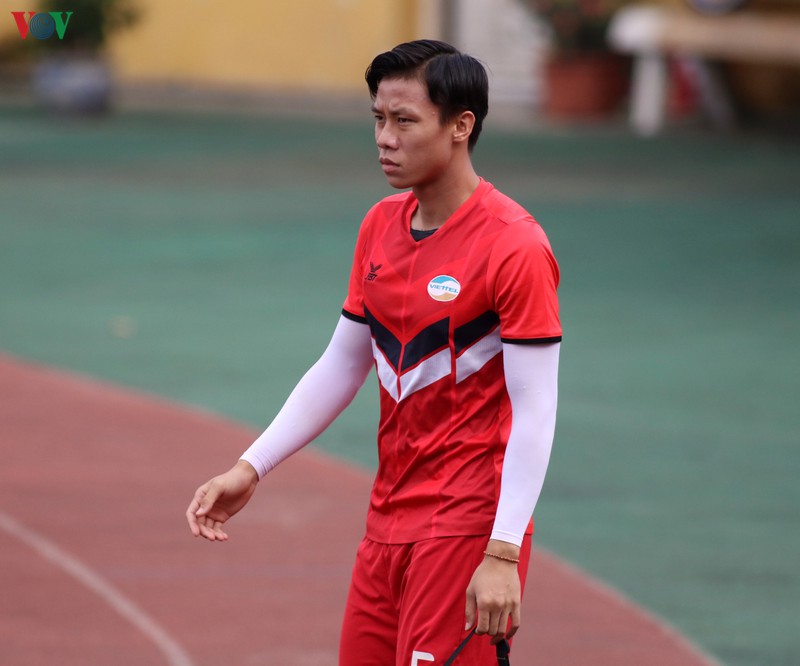 thay park tang qua sinh nhat que ngoc hai sau tran ha noi fc - viettel hinh 4