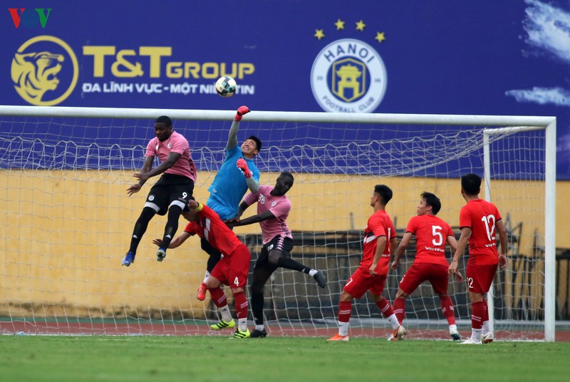 thay park tang qua sinh nhat que ngoc hai sau tran ha noi fc - viettel hinh 8