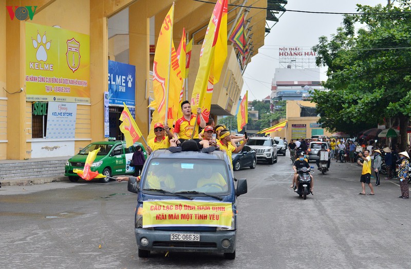 anh: cdv nam dinh xuong duong dieu hanh truoc tran nam dinh - hagl hinh 2