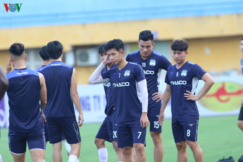 van toan quan bang trang dau goi van quyet cung hagl dau ha noi fc hinh 1