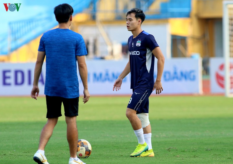 van toan quan bang trang dau goi van quyet cung hagl dau ha noi fc hinh 3