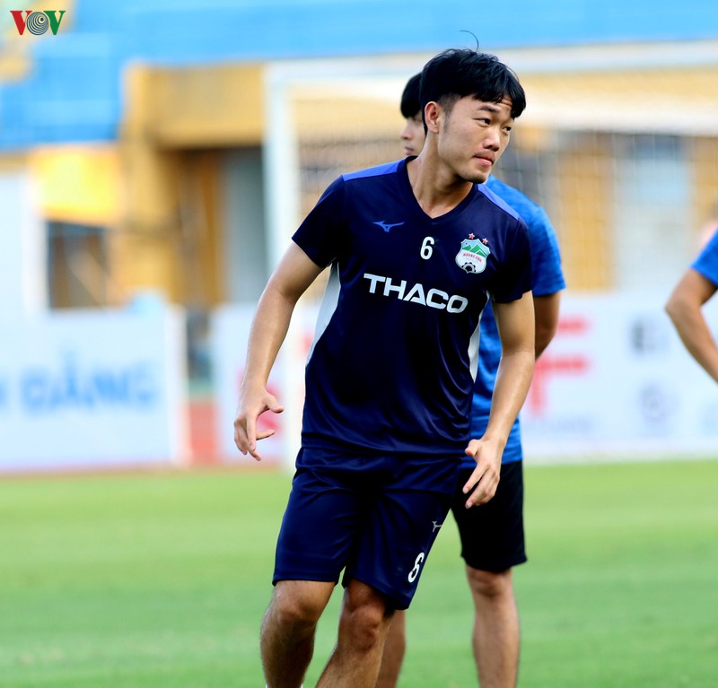 van toan quan bang trang dau goi van quyet cung hagl dau ha noi fc hinh 4