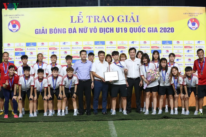 chum anh: ha noi lap hat-trick vo dich giai bong da u19 nu quoc gia hinh 10
