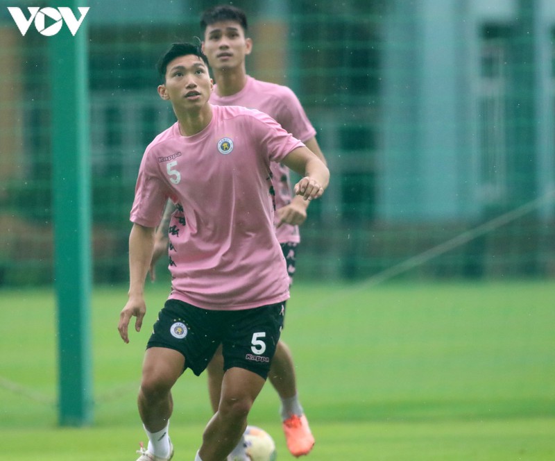 van hau "tuoi roi" trong ngay dau tro lai tap luyen cung ha noi fc hinh 3