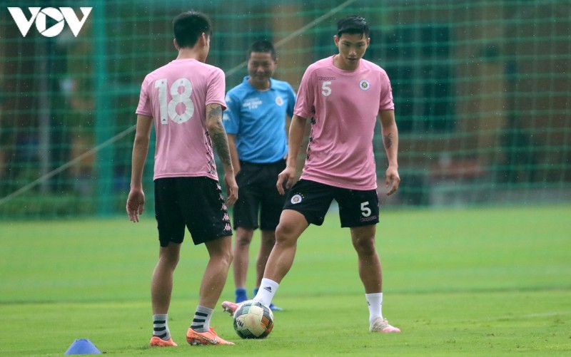 van hau "tuoi roi" trong ngay dau tro lai tap luyen cung ha noi fc hinh 4