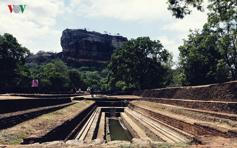 nu cuoi va vi ca ri me hoac du khach quoc te toi sri lanka hinh 20